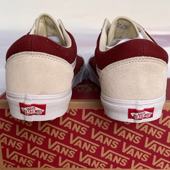 Vans Men’s Old Skool
Canvas/Suede Fired Brick
VN0007NTZHG
Sneakers - Picture 13 of 16
